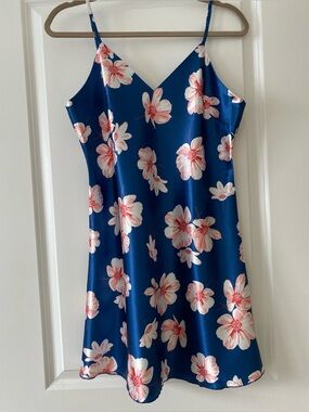 Satin blue/pink/white flora silk dress or nightgown sz M brand new never worn